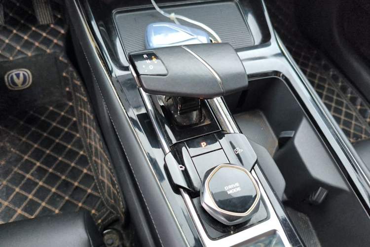 Used CHANGAN Ruicheng PLUS 2023 1.5T DCT Prestige Edition Gear Lever