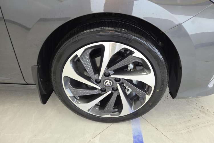 Used CHANGAN Ruicheng PLUS 2023 1.5T DCT Navigation Edition Left Front Wheel Hub