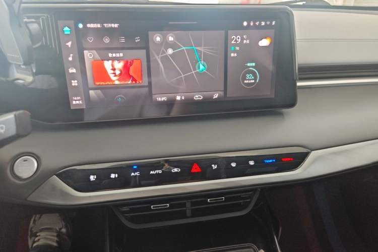 Used CHANGAN Ruicheng PLUS 2023 1.5T DCT Luxury Version Audio And AC Panel