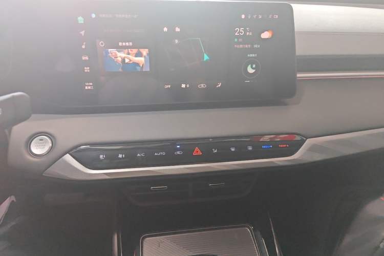 Used CHANGAN Ruicheng PLUS 2023 1.5T DCT Prestige Edition Audio And AC Panel