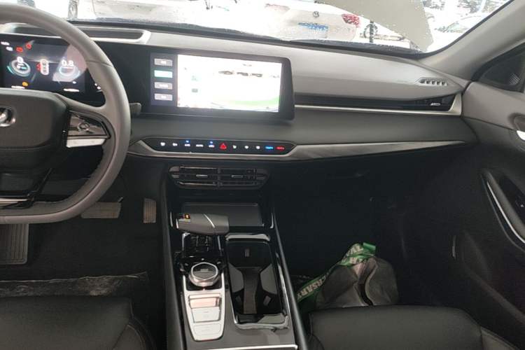 Used CHANGAN Ruicheng PLUS 2023 1.5T DCT Navigation Edition Audio And AC Panel