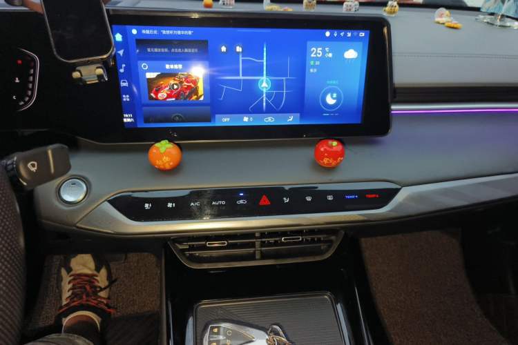 Used CHANGAN Ruicheng PLUS 2023 1.5T DCT Navigation Edition Audio And AC Panel