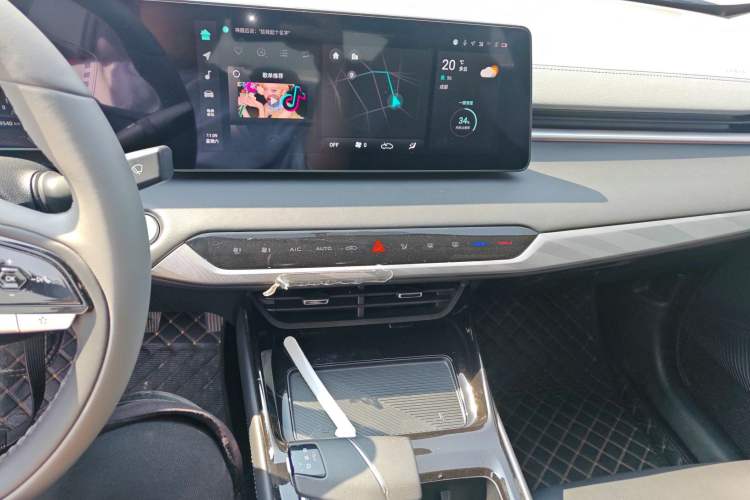 Used CHANGAN Ruicheng PLUS 2023 1.5T DCT Prestige Edition Audio And AC Panel