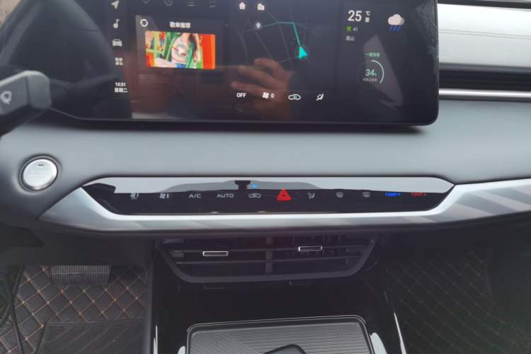 Used CHANGAN Ruicheng PLUS 2023 1.5T DCT Prestige Edition Audio And AC Panel