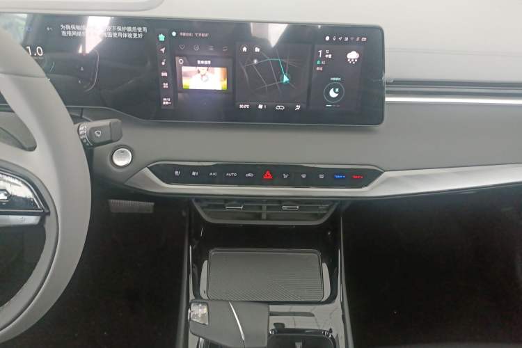 Used CHANGAN Ruicheng PLUS 2023 1.5T DCT Navigation Edition Audio And AC Panel