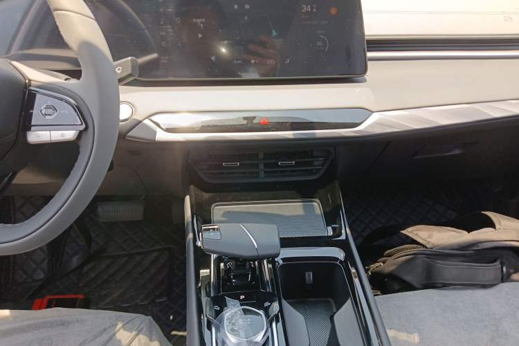 Used CHANGAN Ruicheng PLUS 2023 1.5T DCT Prestige Edition Audio And AC Panel
