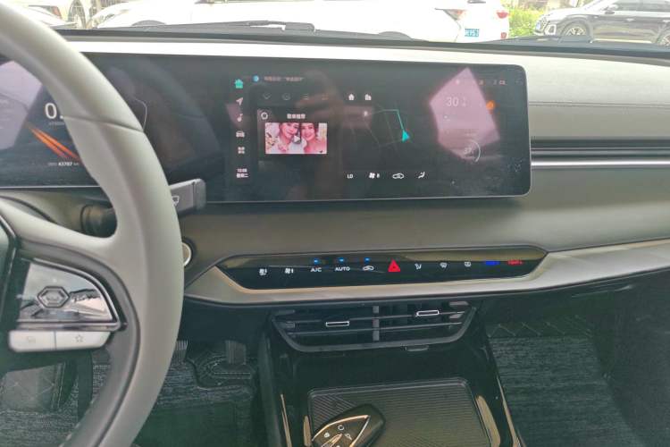 Used CHANGAN Ruicheng PLUS 2023 1.5T DCT Prestige Edition Audio And AC Panel