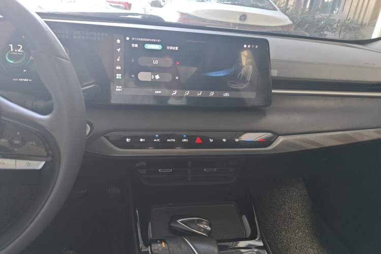 Used CHANGAN Ruicheng PLUS 2023 1.5T DCT Luxury Version Audio And AC Panel