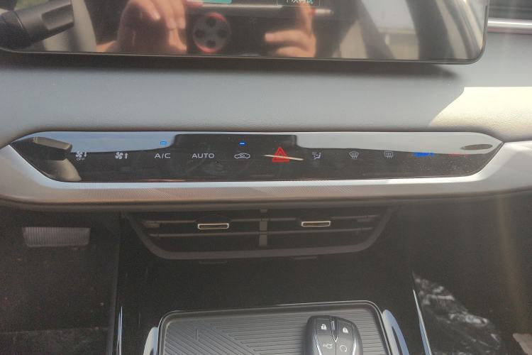 Used CHANGAN Ruicheng PLUS 2023 1.5T DCT Navigation Edition Audio And AC Panel