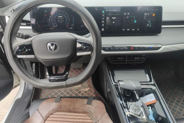 Used CHANGAN Ruicheng PLUS 2023 1.5T DCT Prestige Edition Center Console