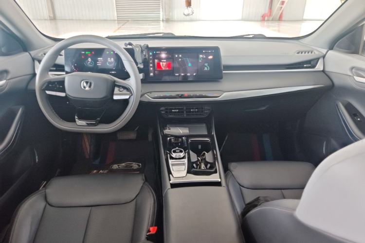 Used CHANGAN Ruicheng PLUS 2023 1.5T DCT Luxury Version Center Console