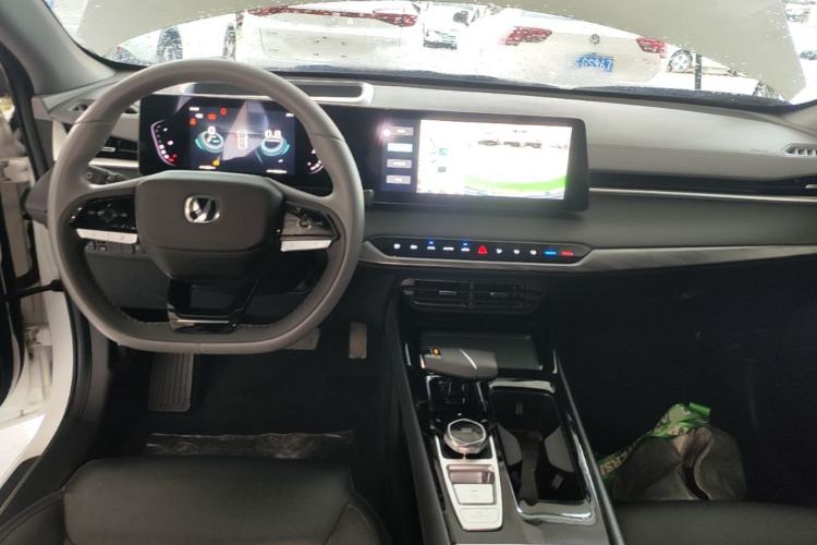 Used CHANGAN Ruicheng PLUS 2023 1.5T DCT Navigation Edition Center Console