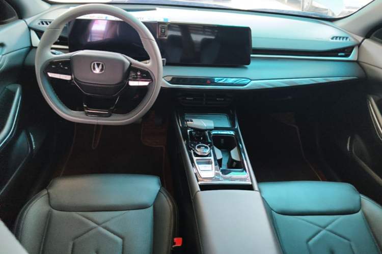 Used CHANGAN Ruicheng PLUS 2023 1.5T DCT Navigation Edition Center Console