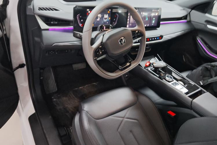 Used CHANGAN Ruicheng PLUS 2023 1.5T DCT Flagship Edition Center Console