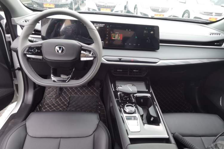 Used CHANGAN Ruicheng PLUS 2023 1.5T DCT Prestige Edition Center Console