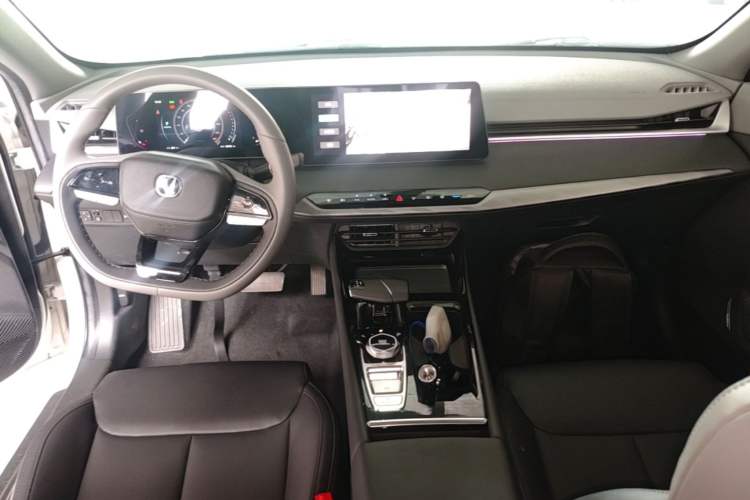 Used CHANGAN Ruicheng PLUS 2023 1.5T DCT Prestige Edition Center Console