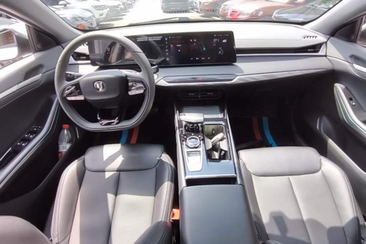 Used CHANGAN Ruicheng PLUS 2023 1.5T DCT Prestige Edition Center Console