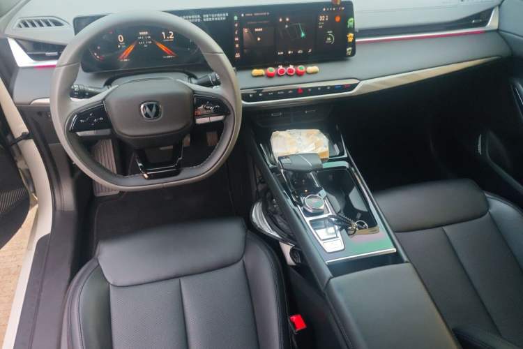 Used CHANGAN Ruicheng PLUS 2023 1.5T DCT Prestige Edition Center Console