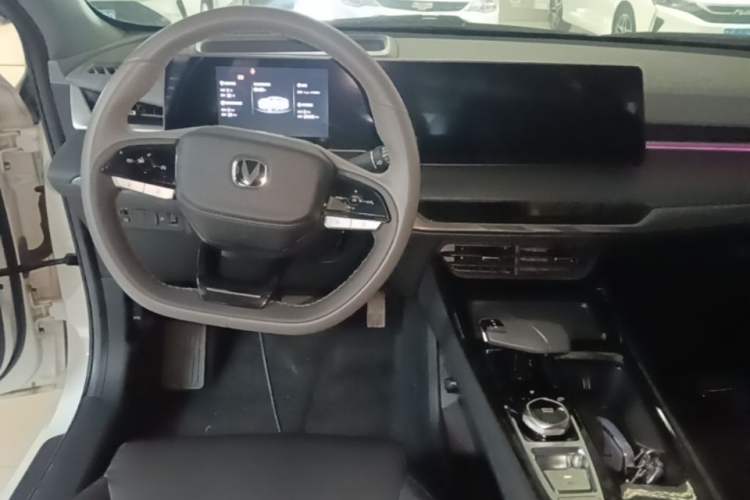 Used CHANGAN Ruicheng PLUS 2023 1.5T DCT Lingyue Trim Center Console