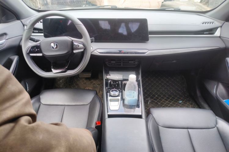 Used CHANGAN Ruicheng PLUS 2023 1.5T DCT Prestige Edition Center Console