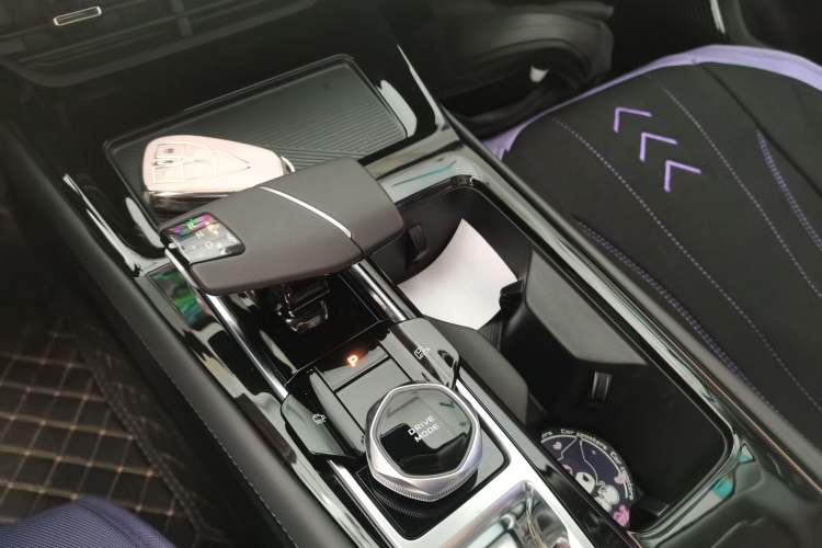 Used CHANGAN Ruicheng PLUS 2023 1.5T DCT Navigation Edition Gear Lever