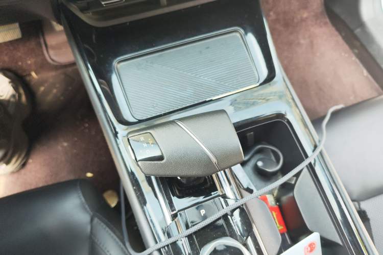 Used CHANGAN Ruicheng PLUS 2023 1.5T DCT Prestige Edition Gear Lever