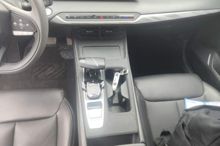 Used CHANGAN Ruicheng PLUS 2023 1.5T DCT Prestige Edition Gear Lever
