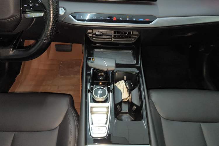 Used CHANGAN Ruicheng PLUS 2023 1.5T DCT Prestige Edition Gear Lever