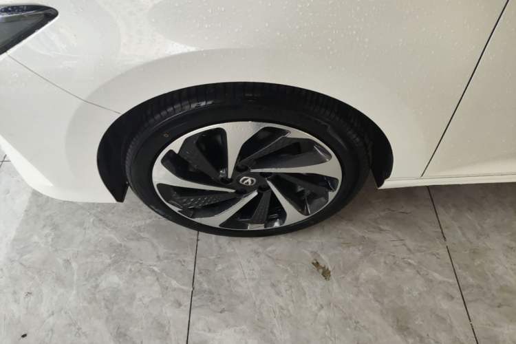 Used CHANGAN Ruicheng PLUS 2023 1.5T DCT Navigation Edition Left Front Wheel Hub
