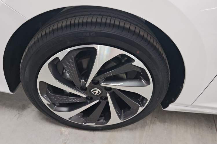 Used CHANGAN Ruicheng PLUS 2023 1.5T DCT Flagship Edition Left Front Wheel Hub