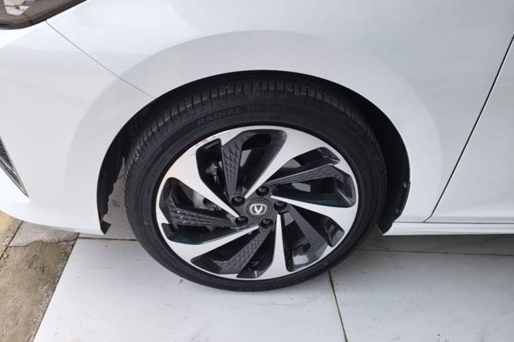 Used CHANGAN Ruicheng PLUS 2023 1.5T DCT Navigation Edition Left Front Wheel Hub