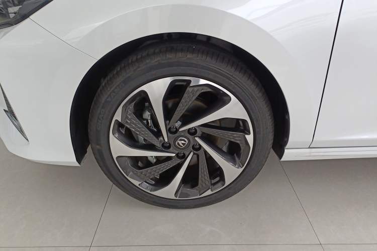 Used CHANGAN Ruicheng PLUS 2023 1.5T DCT Navigation Edition Left Front Wheel Hub