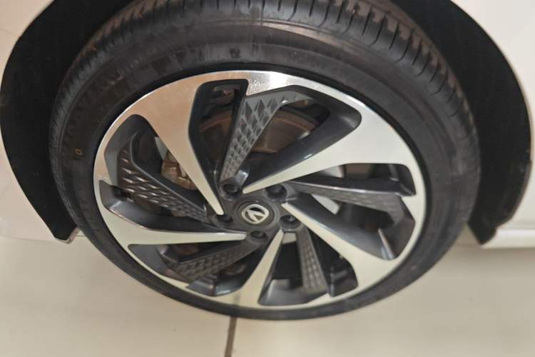 Used CHANGAN Ruicheng PLUS 2023 1.5T DCT Navigation Edition Left Front Wheel Hub