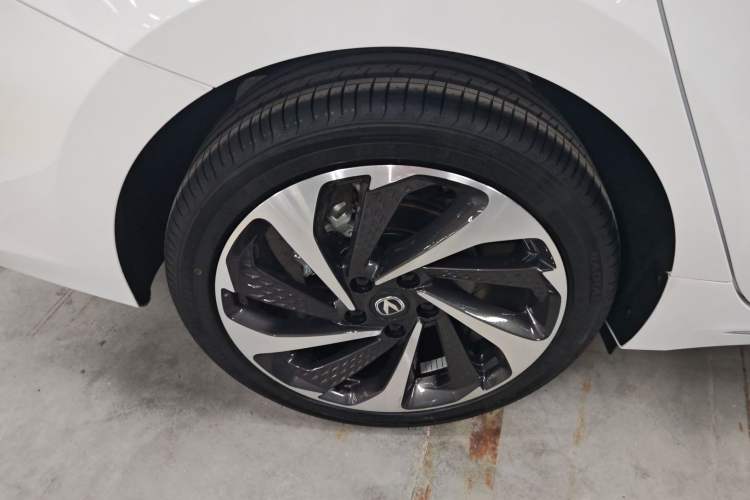 Used CHANGAN Ruicheng PLUS 2023 1.5T DCT Flagship Edition Right Rear Wheel Hub