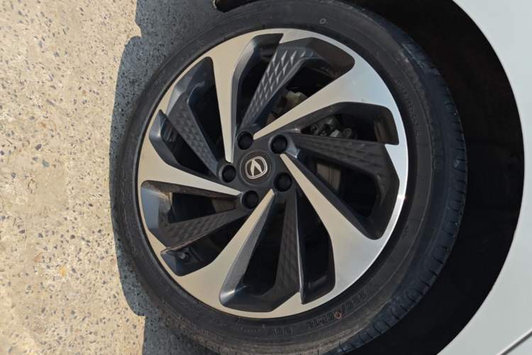 Used CHANGAN Ruicheng PLUS 2023 1.5T DCT Navigation Edition Right Rear Wheel Hub