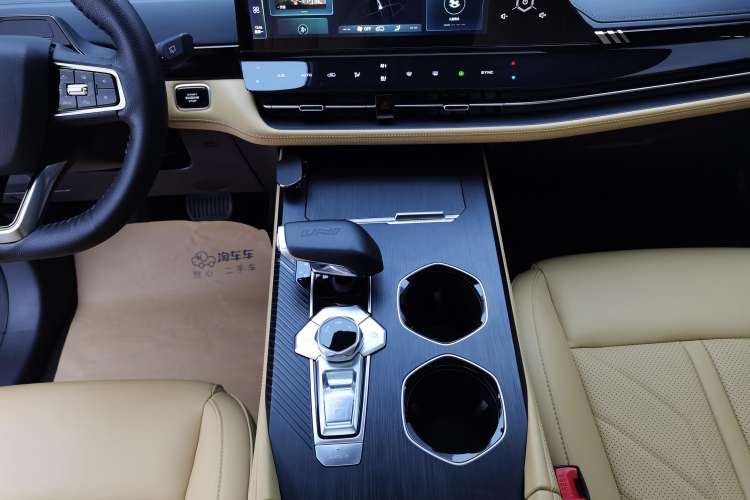 Used CHANGAN UNI-K 2024 2.0T Two-Wheel Drive Enjoyment Version Gear Lever