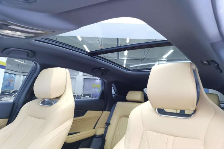 Used CHANGAN UNI-K 2024 2.0T Two-Wheel Drive Enjoyment Version Headliner