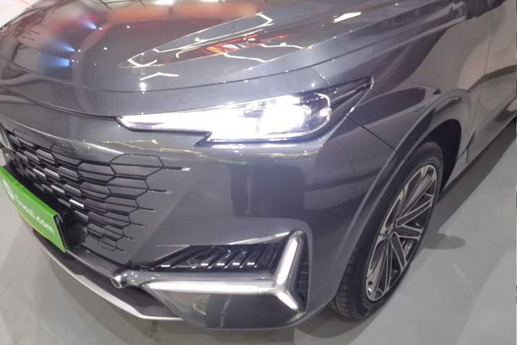 Used CHANGAN UNI-K 2024 2.0T Two-Wheel Drive Global Edition Exterior 1