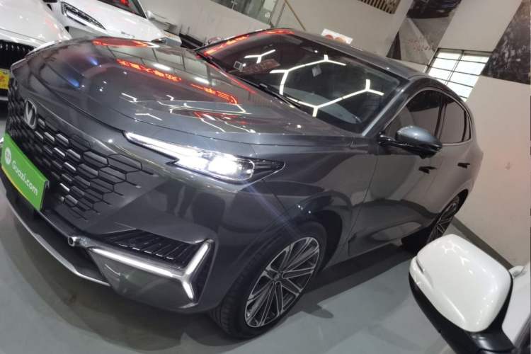 Used CHANGAN UNI-K 2024 2.0T Two-Wheel Drive Global Edition Exterior 2