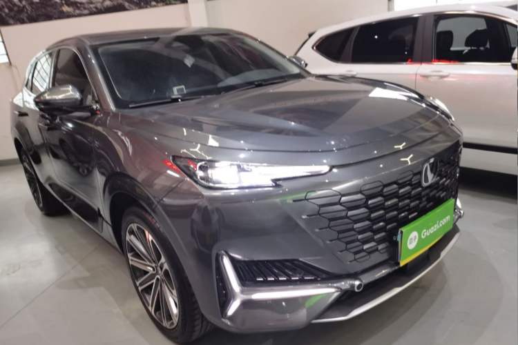 Used CHANGAN UNI-K 2024 2.0T Two-Wheel Drive Global Edition Exterior 4