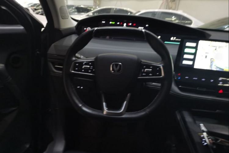 Used CHANGAN UNI-K 2024 2.0T Two-Wheel Drive Global Edition Interior 2