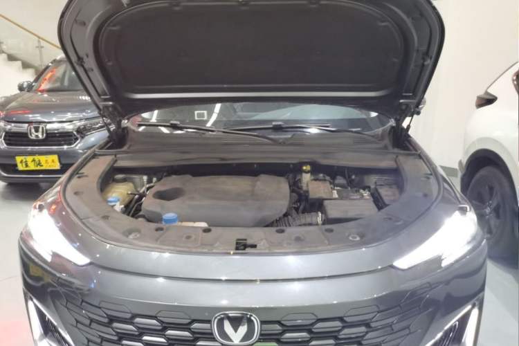 Used CHANGAN UNI-K 2024 2.0T Two-Wheel Drive Global Edition Interior 8