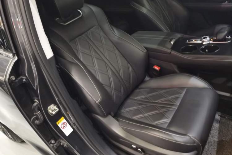 Used CHANGAN UNI-K 2024 2.0T Two-Wheel Drive Global Edition Interior 9