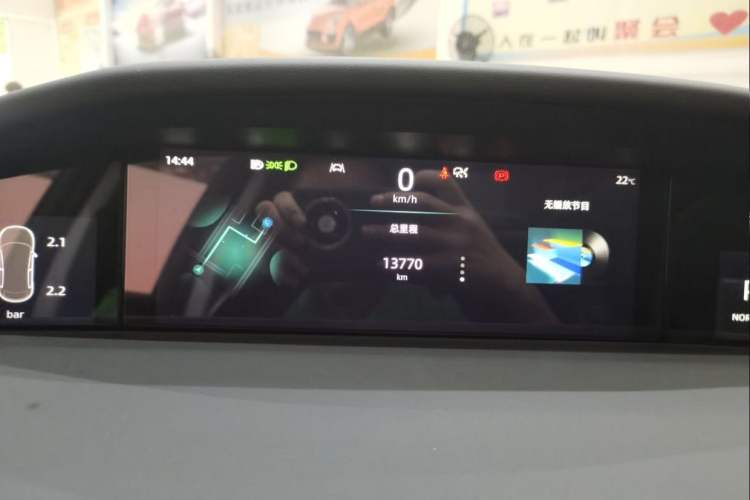 Used CHANGAN UNI-K 2024 2.0T Two-Wheel Drive Global Edition Odometer Close Up