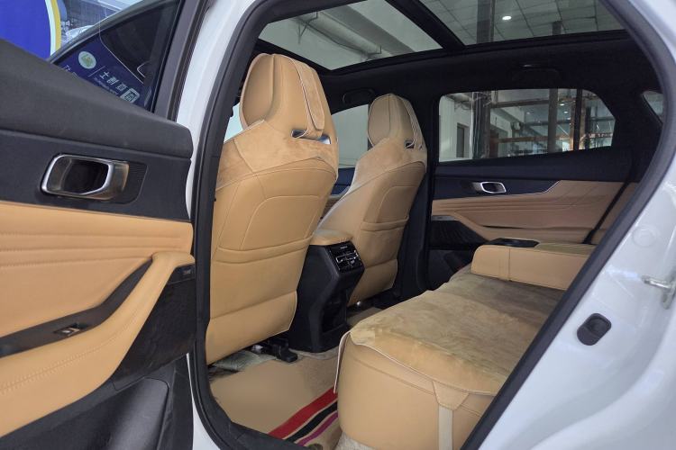 Used CHANGAN UNI-K 2024 2.0T Two-Wheel Drive YueShang Trim Interior 3