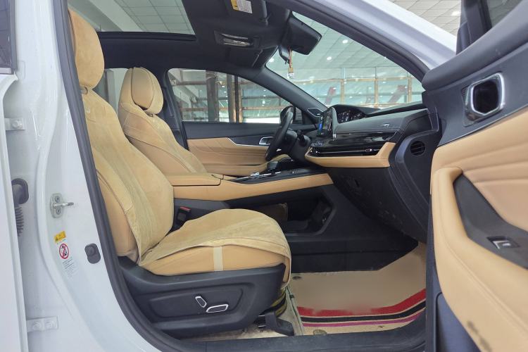Used CHANGAN UNI-K 2024 2.0T Two-Wheel Drive YueShang Trim Interior 4