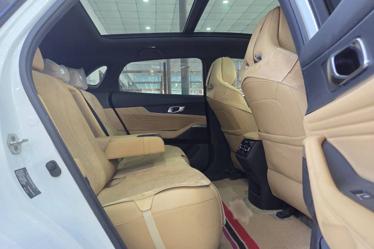 Used CHANGAN UNI-K 2024 2.0T Two-Wheel Drive YueShang Trim Interior 5