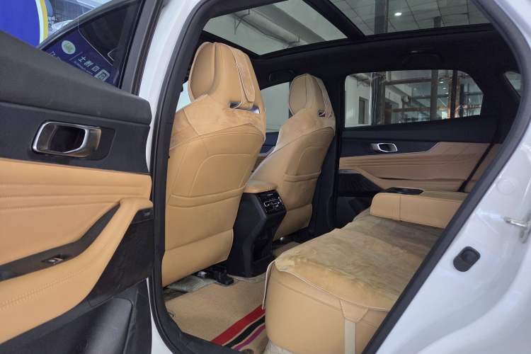Used CHANGAN UNI-K 2024 2.0T Two-Wheel Drive YueShang Trim Roof