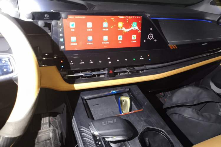 Used CHANGAN UNI-K 2021 2.0T Prestige Edition Audio And AC Panel