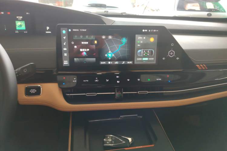 Used CHANGAN UNI-K 2021 2.0T All-Wheel Drive Prestige Version Audio And AC Panel